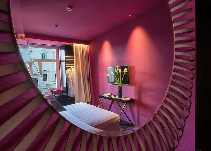 Sina Bernini Bristol, Autograph Collection 5*