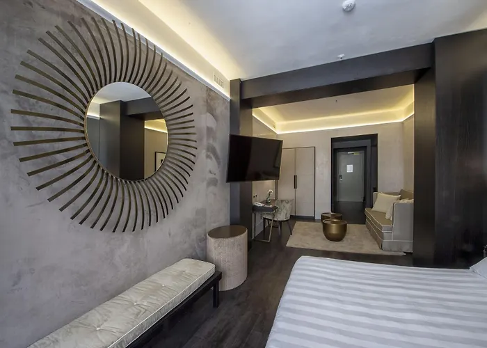 Sina Bernini Bristol, Autograph Collection 5*