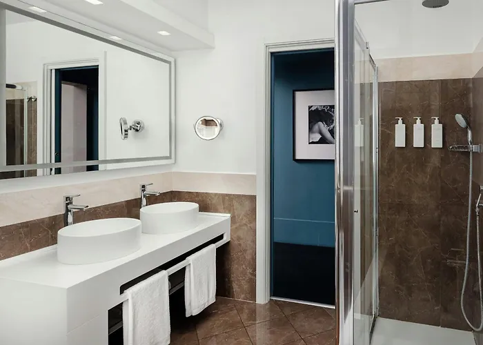 Sina Bernini Bristol, Autograph Collection 5*