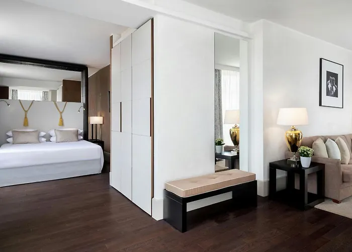 Sina Bernini Bristol, Autograph Collection