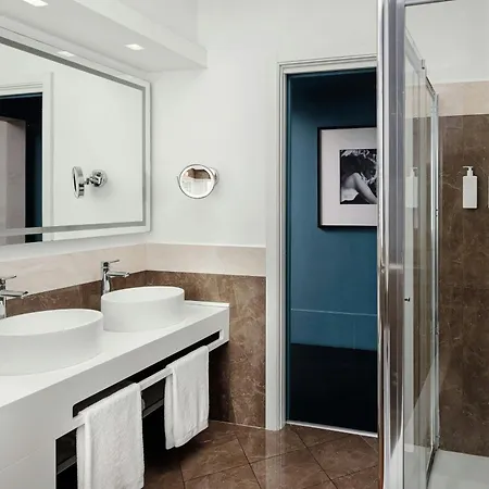 Sina Bernini Bristol, Autograph Collection 5*